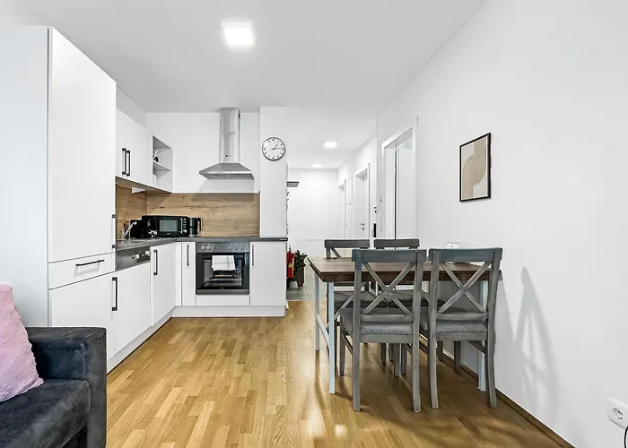 Moderne & Ruhige Mit Klimaanlage In - *